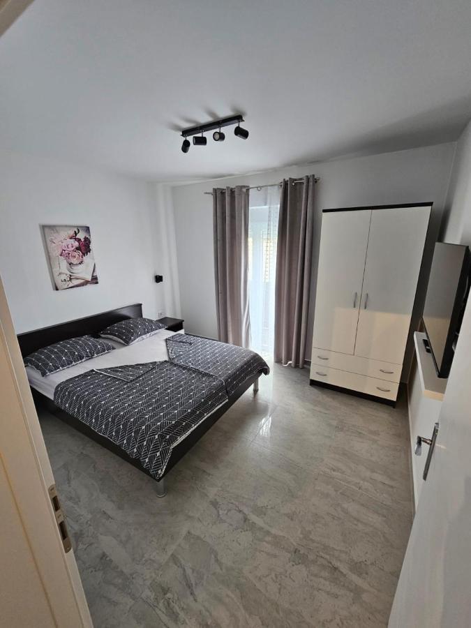 Apartments Miriam Srima Vodice Exterior photo