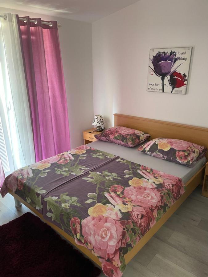 Apartments Miriam Srima Vodice Exterior photo